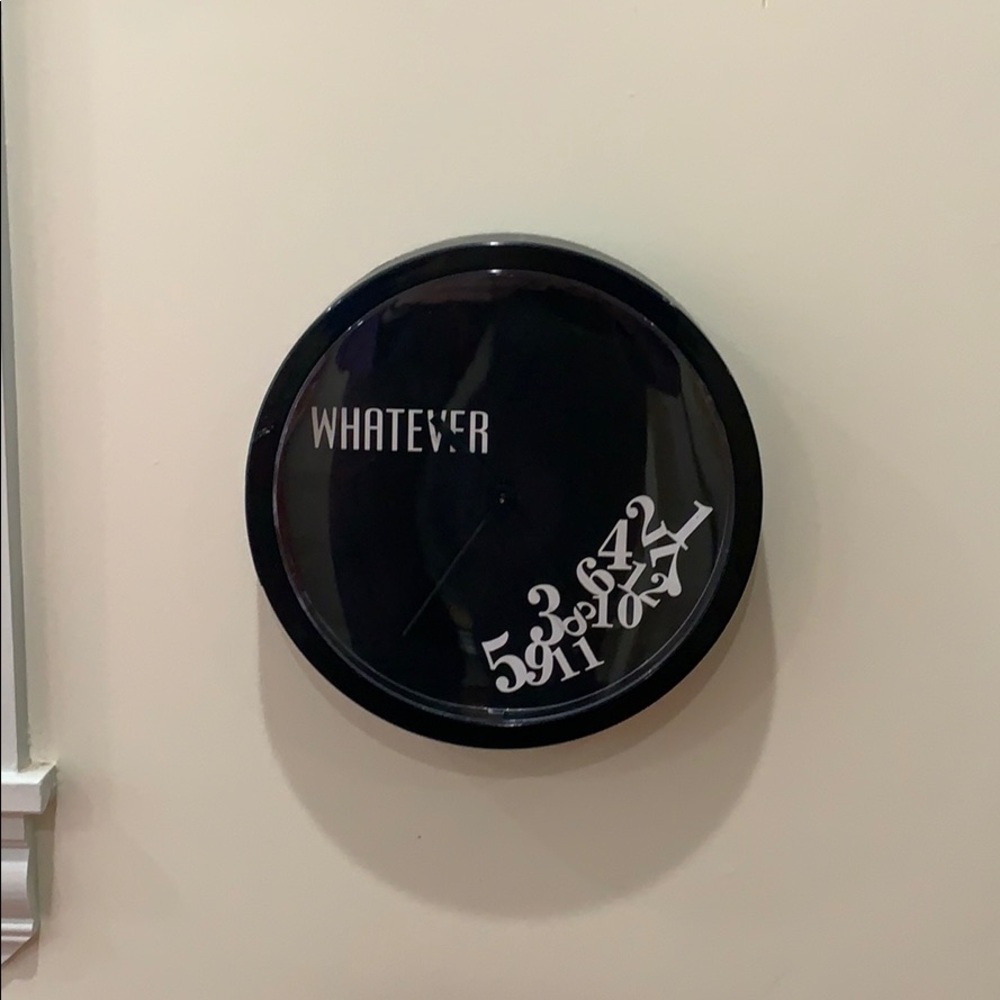 Silly black clock🕰